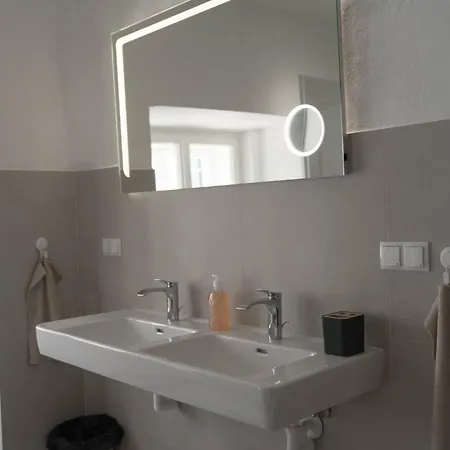 Modernes Mit City-flair In Bestlage Apartment Klosterneuburg